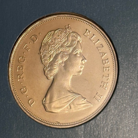 1980 Commemorative Coin for Queen Mother 80th Birthday - Picture 4 of 7